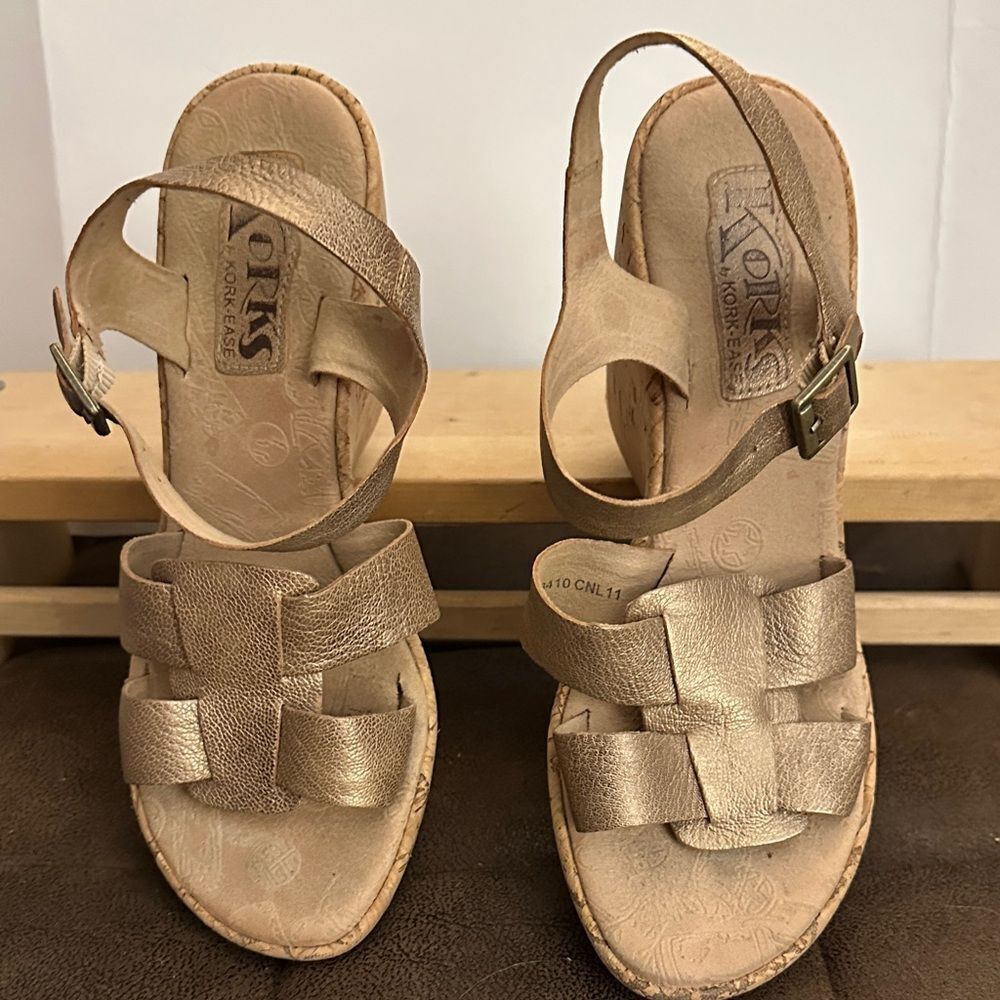 Korks Women's Metallic Sandals